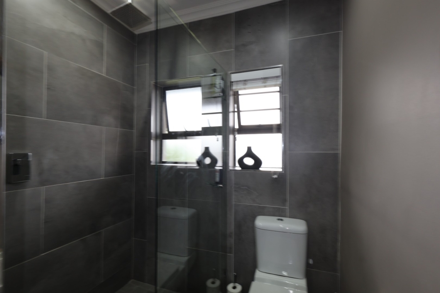 5 Bedroom Property for Sale in Vierlanden Western Cape